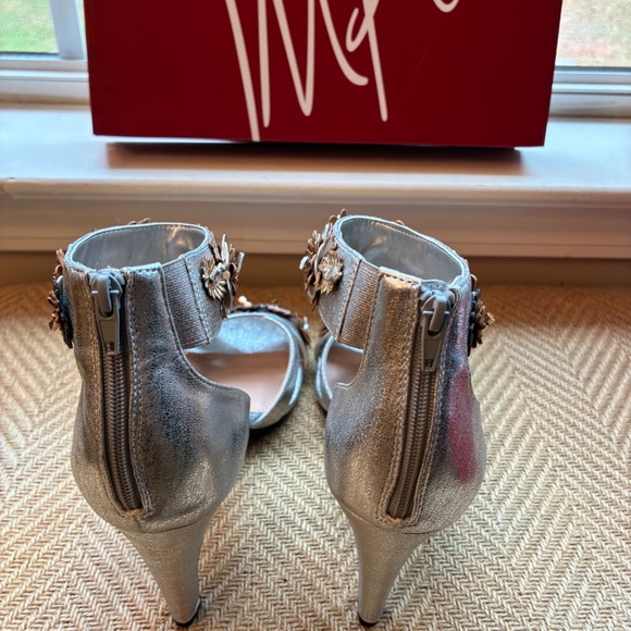 Woman’s pump class dress shoes - Picture 6 of 12